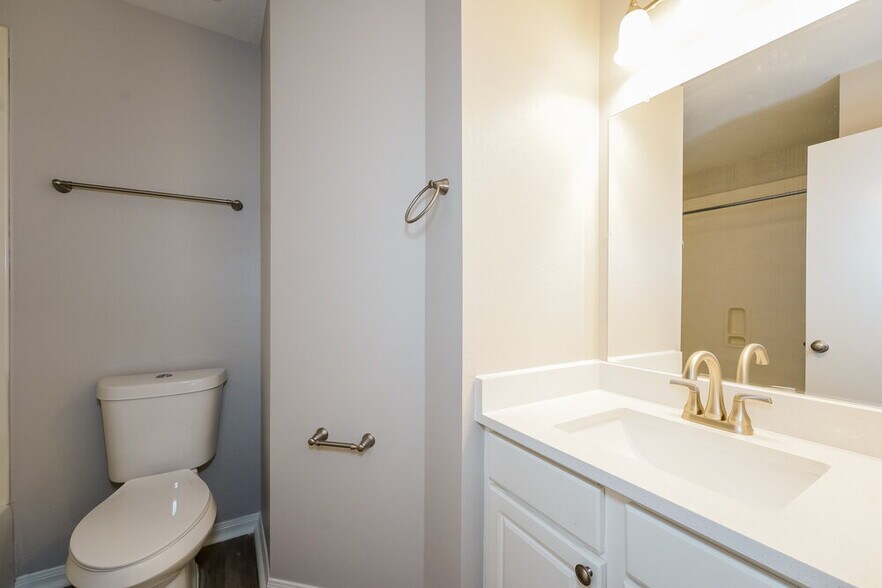 Building Photo - 20827 Oak Rain Ct