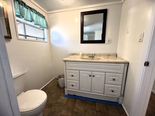 Building Photo - BEAUTIFULLY REMODELED 3 BED 1.5 BATH ON DO...