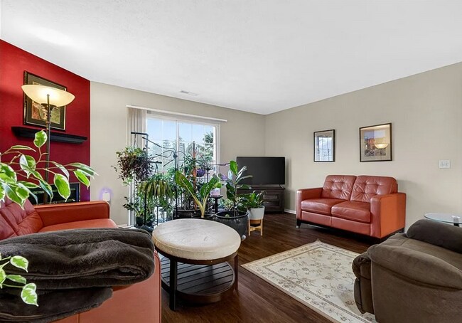 Building Photo - 10373 Glenway Dr