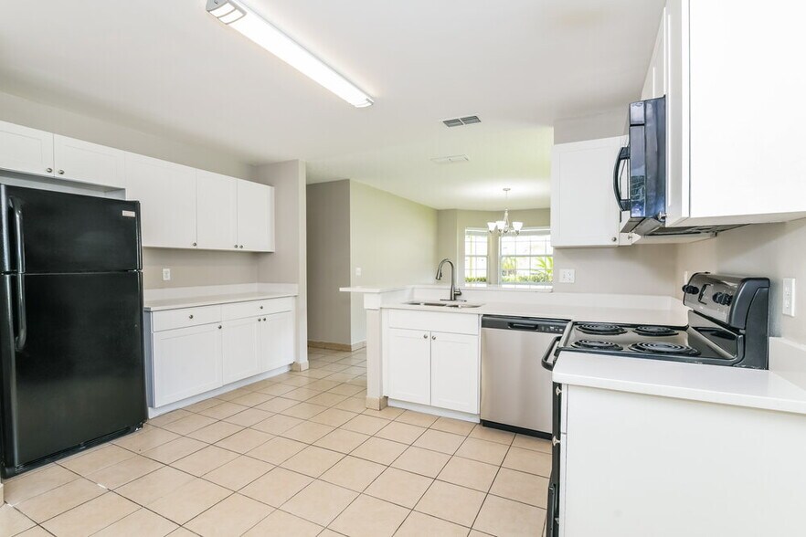 Building Photo - 4728 Alexis Dr