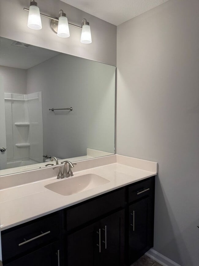 Building Photo - Luxury Living at its best! 2 Bed 2 1/2 Bath Townhome near Downtown!