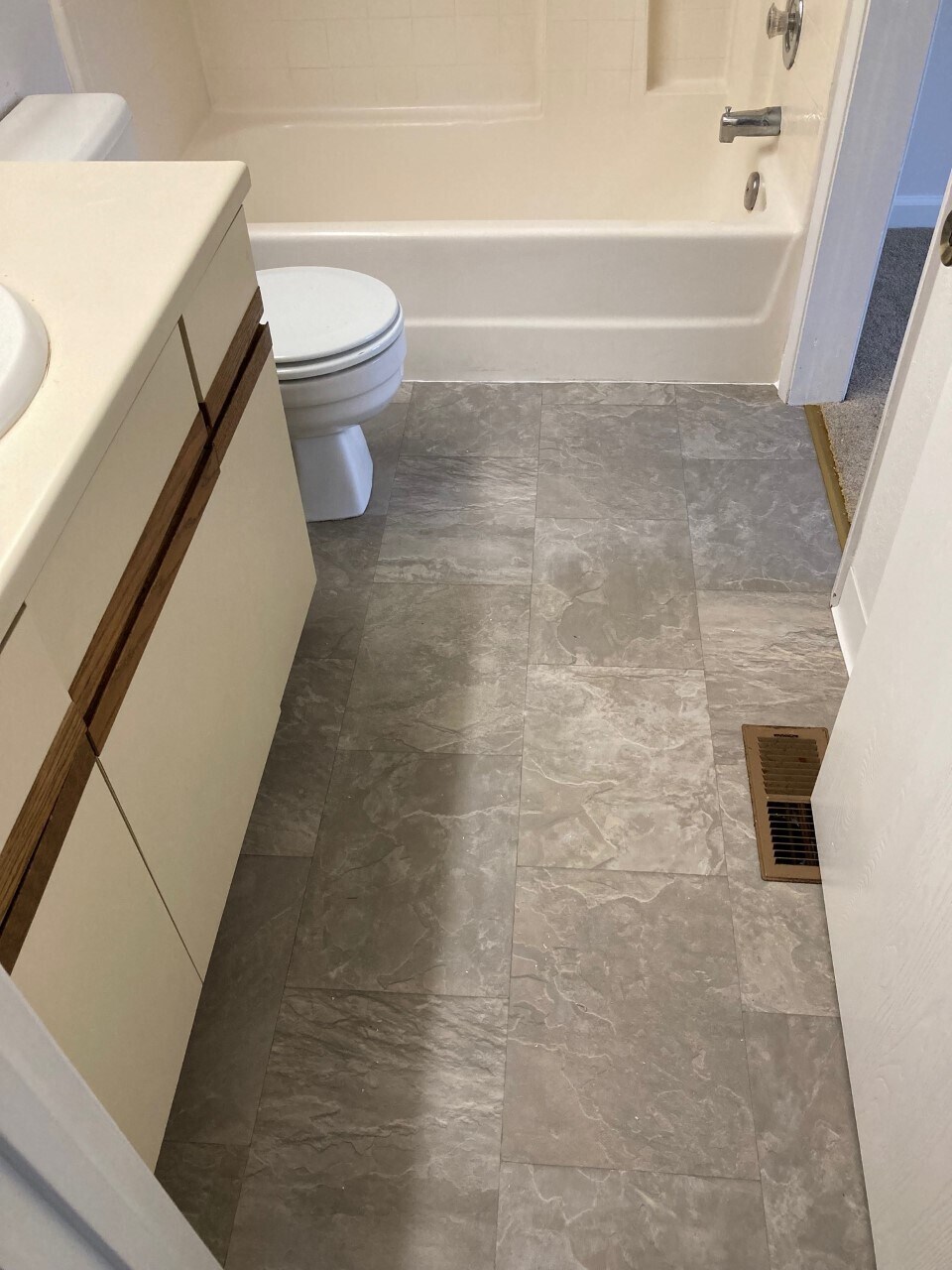 2nd bathroom - 2701 Oak Rd