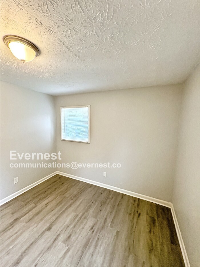 Building Photo - 8802 Homewood Dr