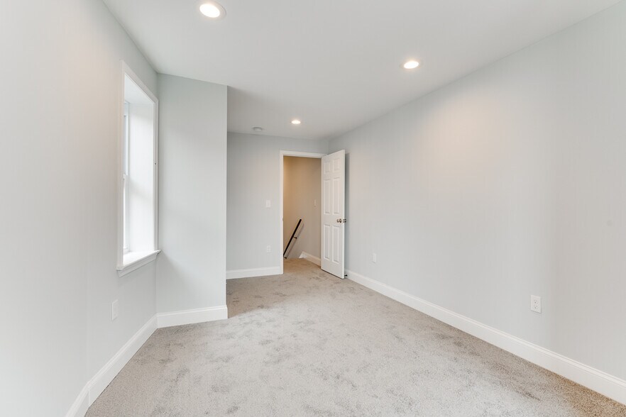Bedroom #2 w/Full Bath! - 1605 McKean Ave