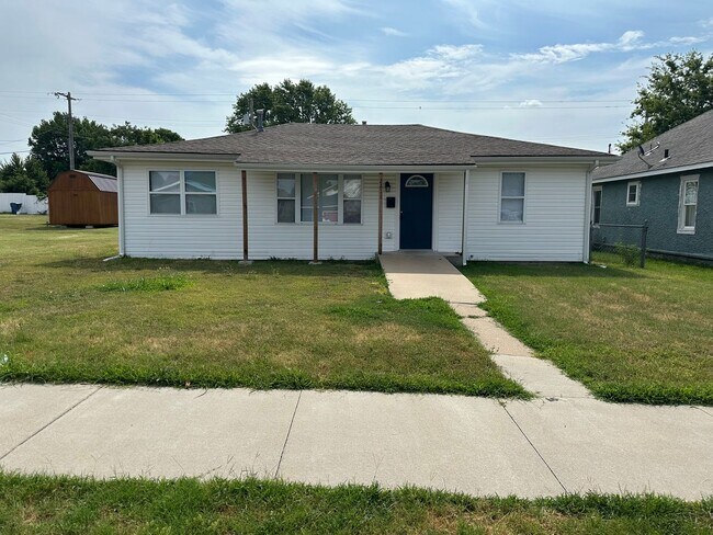 Primary Photo - COMING SOON: 3 bedroom, 1 bathroom home lo...