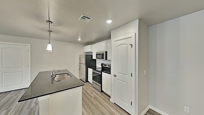 Building Photo - 2 Bedroom 2 Bathroom 2 Car Garage Duplex close to Broadway Extension, a short distance from Edmon...
