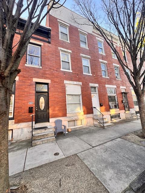 Building Photo - 228 N Kenwood Ave