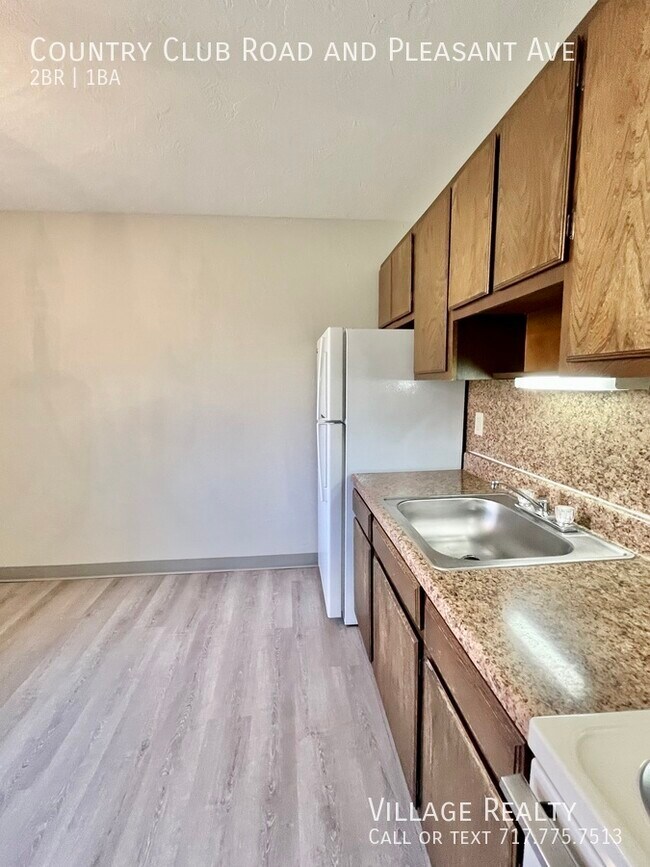 Building Photo - 605 Country Club Rd