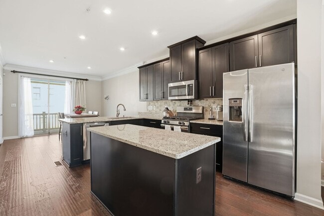 Building Photo - Stunning 3BR Townhome with Roof Deck in Reserves at Dakota Crossing!