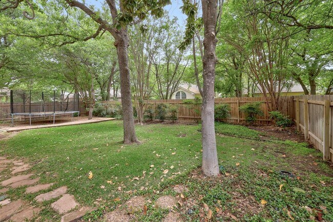 Building Photo - 3019 Plantation Dr