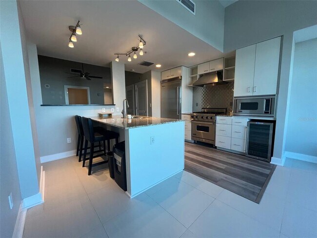 Building Photo - 1208 E Kennedy Blvd