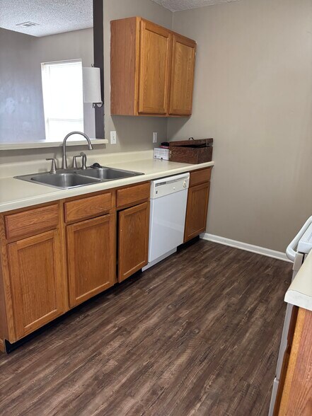 Building Photo - 5357 Ponderosa St.