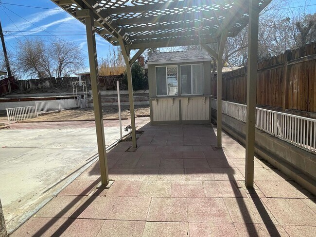 Building Photo - Victorville, 3 Bedroom, 2 Bathrooms, Large...