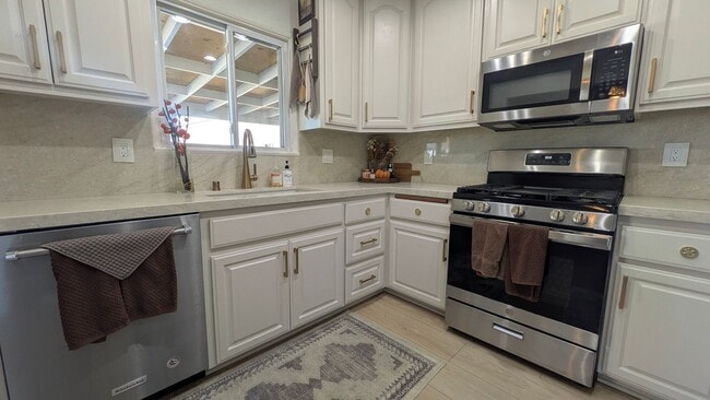 Building Photo - Newly remodeled home near Magnolia Center