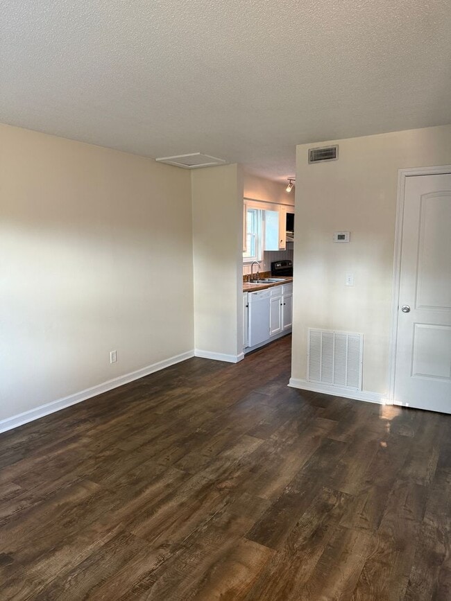 Building Photo - East Ridge Townhome