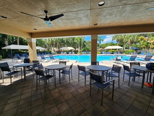 Building Photo - 7533 Topiary Ave