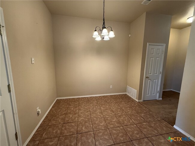 Building Photo - 4205 Cambridge Dr