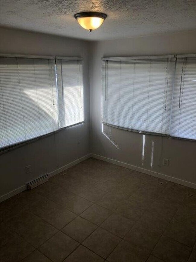 Building Photo - Beautiful Northside 3 Bedroom 2.5 Bath near the Indian Trail!