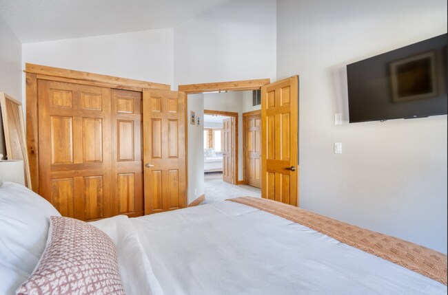 Building Photo - 61497 Orion Dr