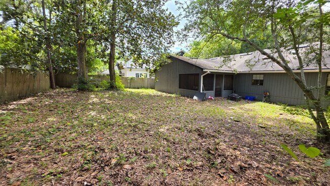 Building Photo - FOR FRENT Home near UF. 3 Bed, 2 bath, 2 c...