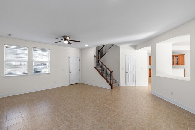 Building Photo - Immaculate 5-bedroom Paradise!