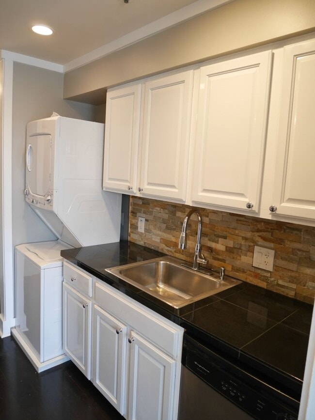 Building Photo - 2 Bedroom Condo Located in Villages of Montgomery Run- Ellicott City