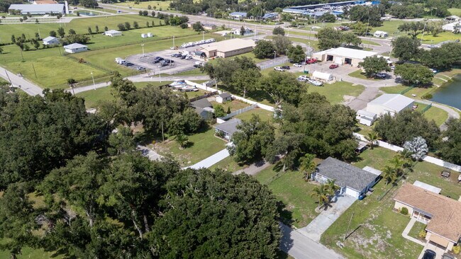 Building Photo - 3 Bed | 2 Bath | 1,200 Sq Ft Single-Family Home  RENT NOW WITH ZERO DEPOSIT on a 12-month lease!