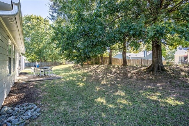 Building Photo - 2493 Barndale Dr