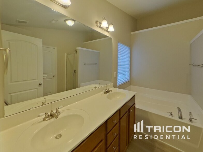 Building Photo - 745 Brooke Nicole Place
