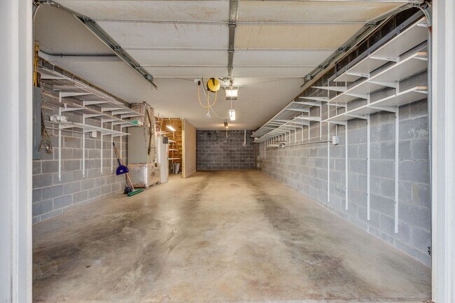 Building Photo - Now Available | 2 Bedroom 2.5 Bath | Bristol, TN