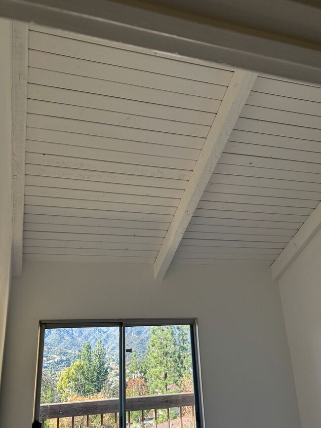 Building Photo - Gorgeous condo with Amazing Views!