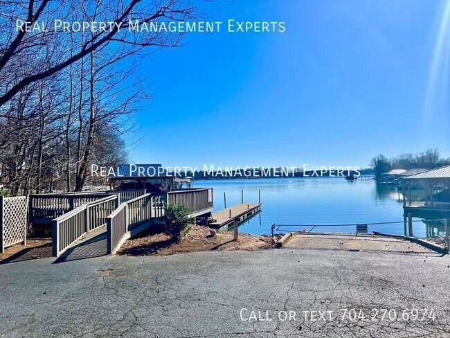 Building Photo - 109 Claremont Way