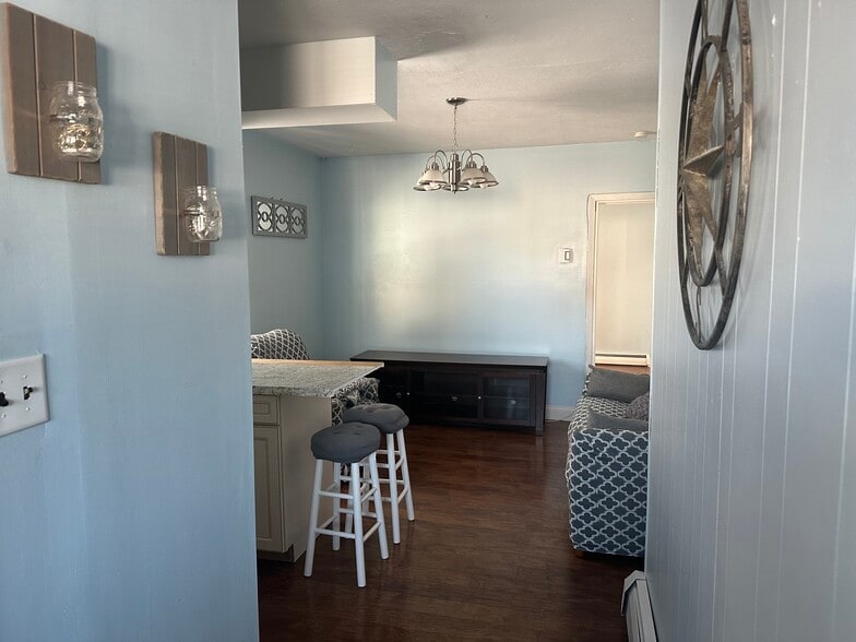 Building Photo - 8 Bunting Ln