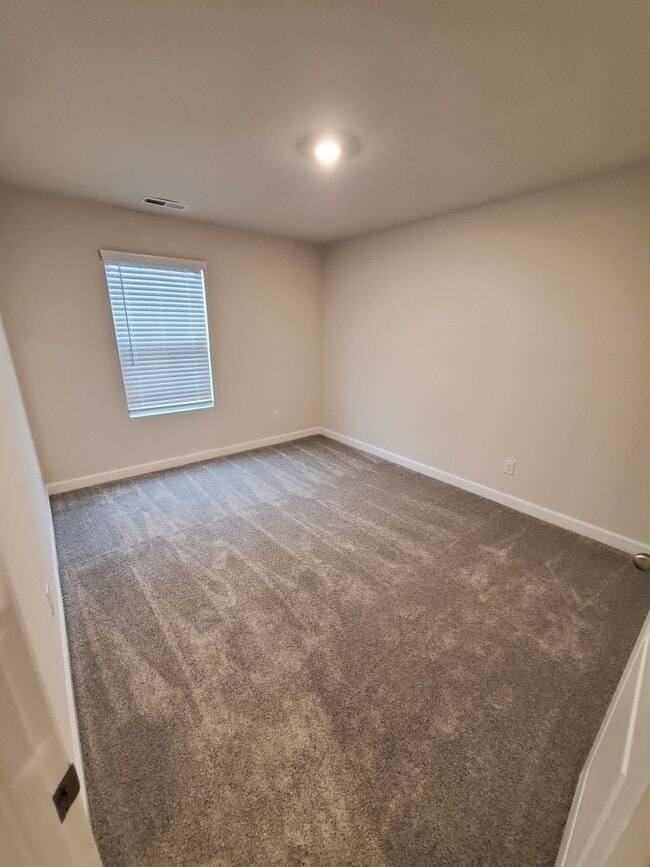 Building Photo - Beautiful Home in Huntersville