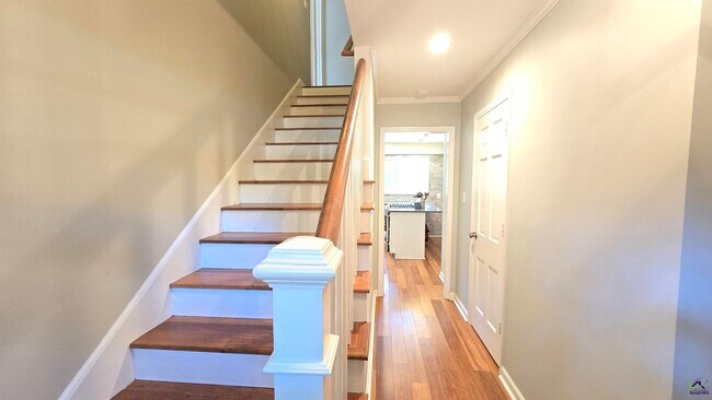 Building Photo - 201 Quail Run Dr