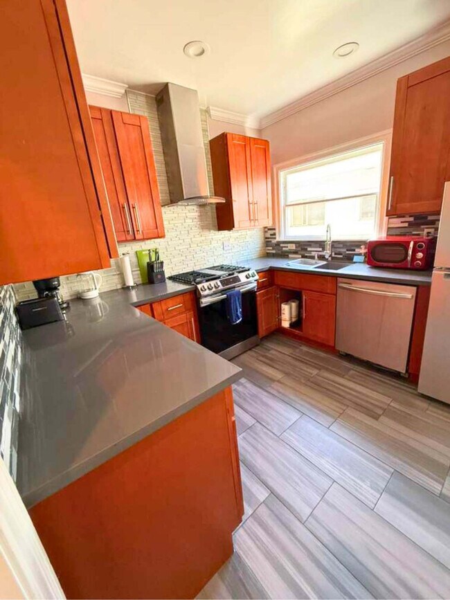 Building Photo - 254 29th St