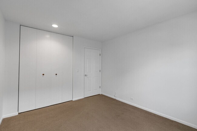 Building Photo - 520 Shorely Dr