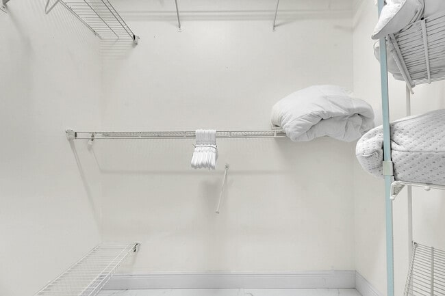 Building Photo - 13620 Folkestone Ct