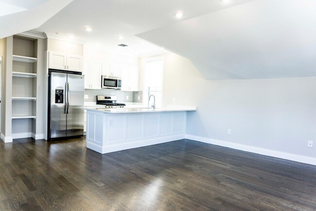 Building Photo - 81 Linden St