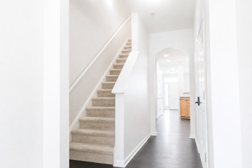 Building Photo - 544 Ridge View Xing