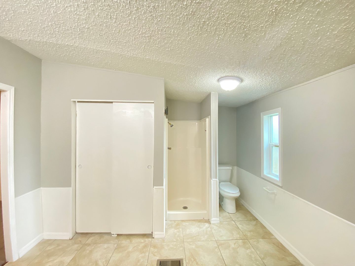 Building Photo - Charming 3-Bedroom, 2-Bath Home with Fence...