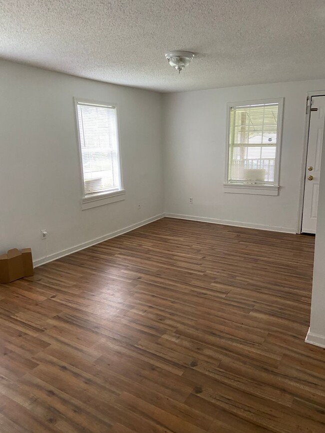 Building Photo - New For Rent in Center Point!