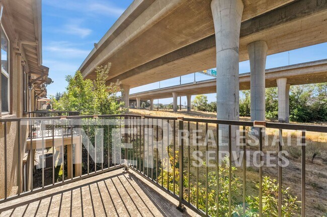 Building Photo - 6550 Hearthstone Cir