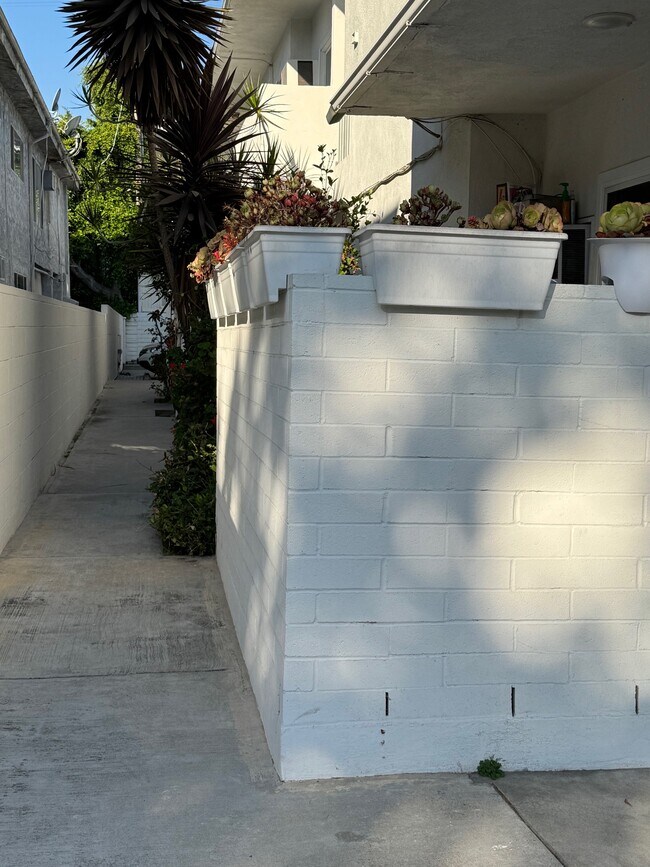 Building Photo - 3733 Delmas Ter