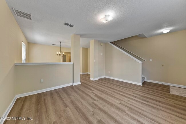 Building Photo - 1984 Mary St