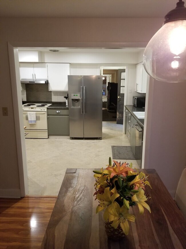 Building Photo - Beautiful Home Located in Historic Urbana