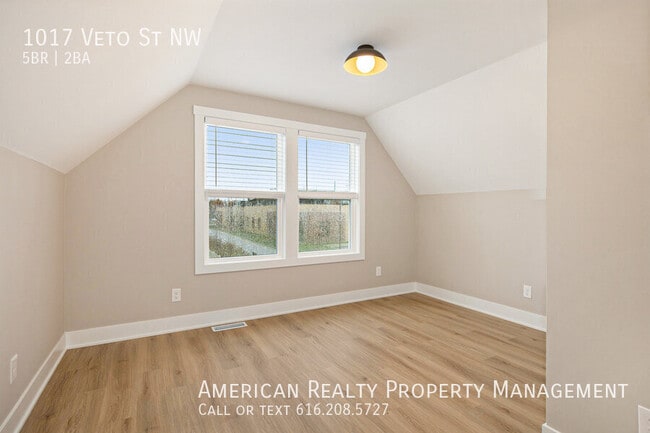 Building Photo - 1017 Veto St NW