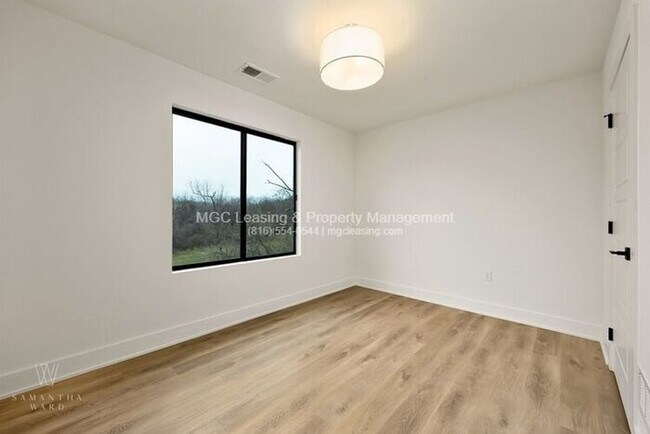 Building Photo - Highly sought after Ayden Place Duplexes with a 2-Car Garage in Kansas City!