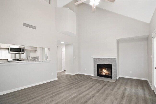 Building Photo - 204 Ivy Green Ln SE