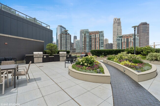 Building Photo - 420 E Waterside Dr